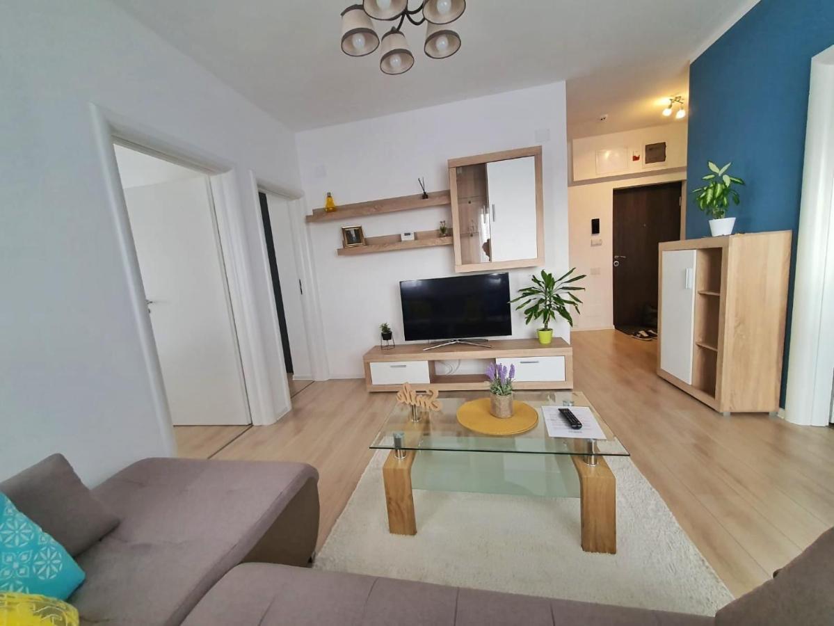 Skyblue Central Apartment - 2 Bedrooms & Free Parking Oradea Eksteriør billede