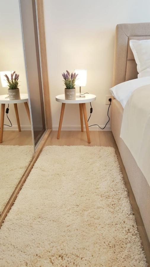 Skyblue Central Apartment - 2 Bedrooms & Free Parking Oradea Eksteriør billede