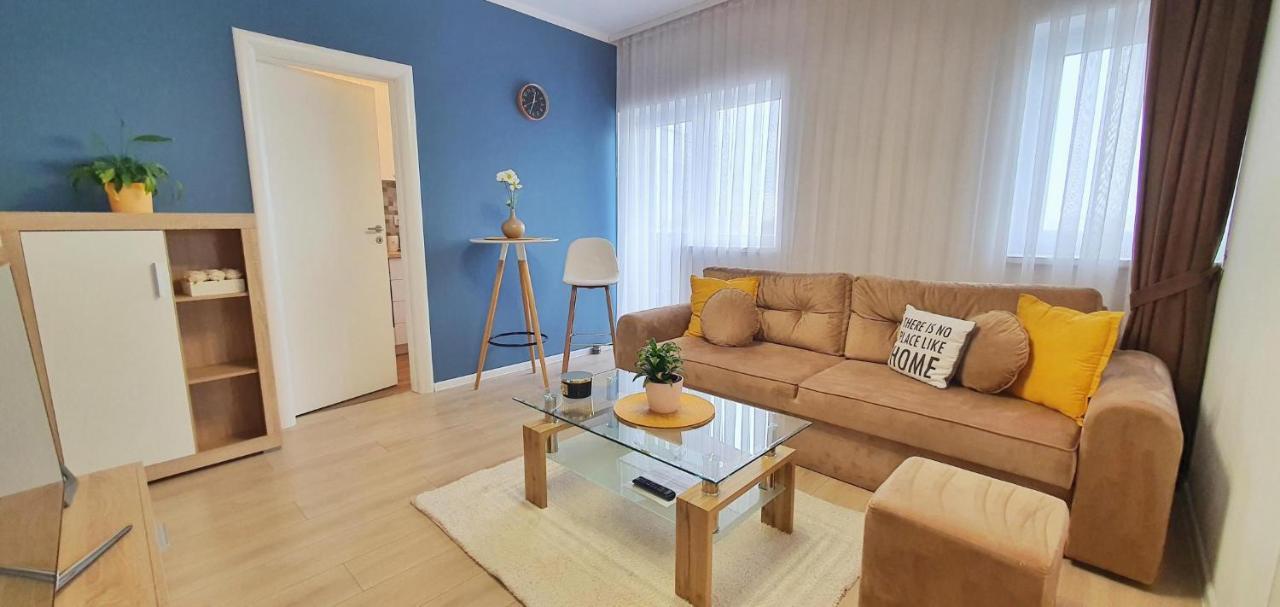 Skyblue Central Apartment - 2 Bedrooms & Free Parking Oradea Eksteriør billede