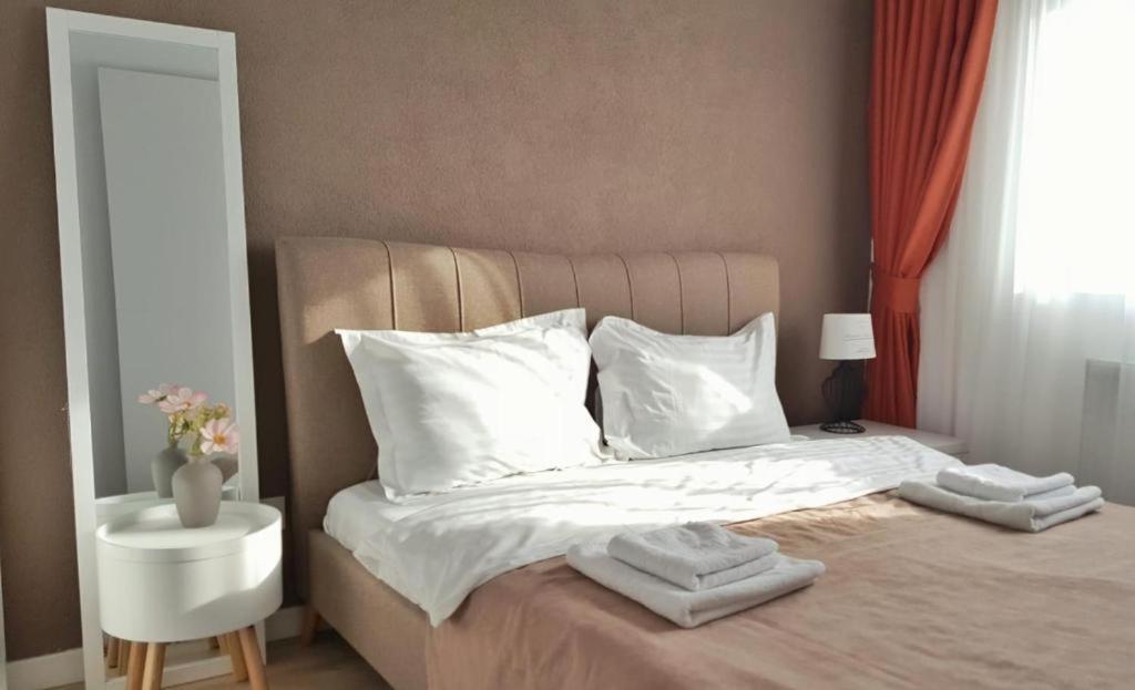 Skyblue Central Apartment - 2 Bedrooms & Free Parking Oradea Værelse billede