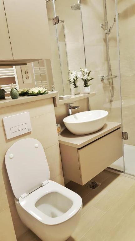 Skyblue Central Apartment - 2 Bedrooms & Free Parking Oradea Værelse billede