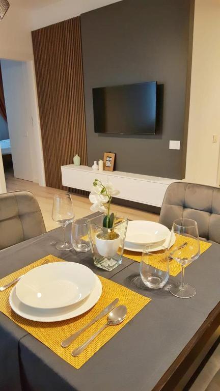 Skyblue Central Apartment - 2 Bedrooms & Free Parking Oradea Værelse billede