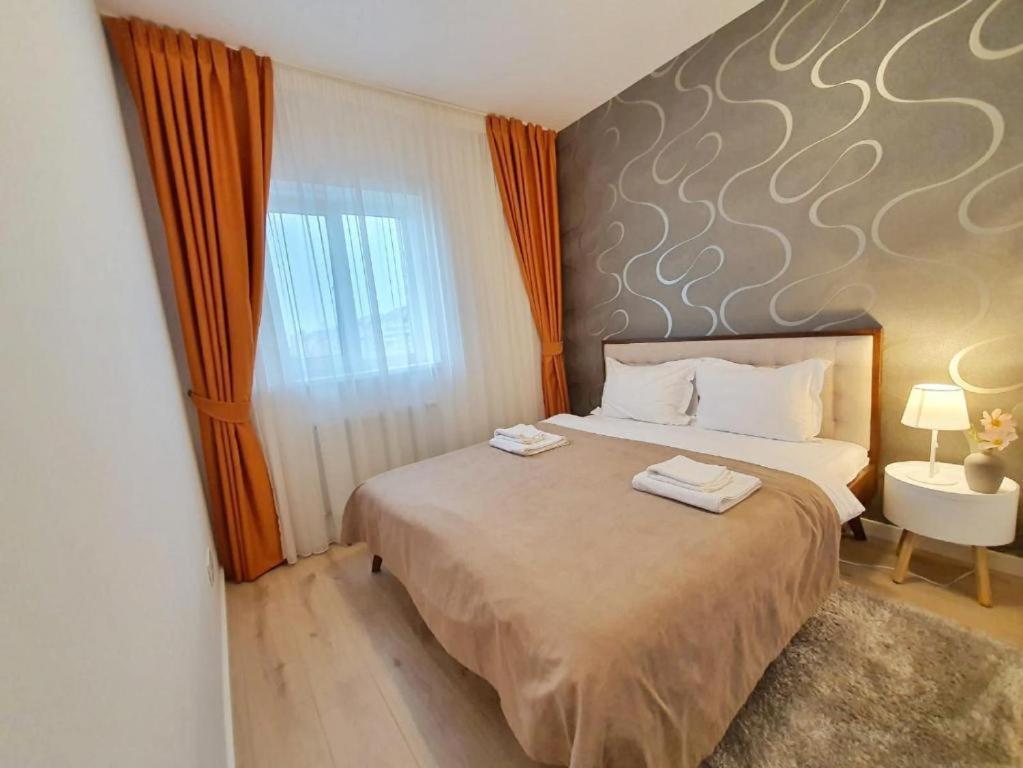 Skyblue Central Apartment - 2 Bedrooms & Free Parking Oradea Værelse billede