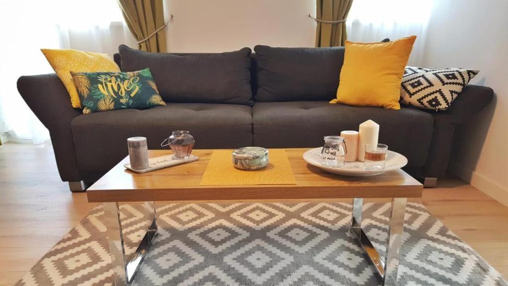 Skyblue Central Apartment - 2 Bedrooms & Free Parking Oradea Værelse billede