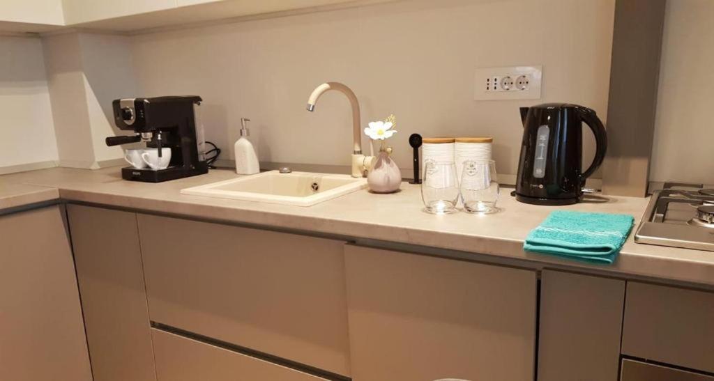Skyblue Central Apartment - 2 Bedrooms & Free Parking Oradea Værelse billede