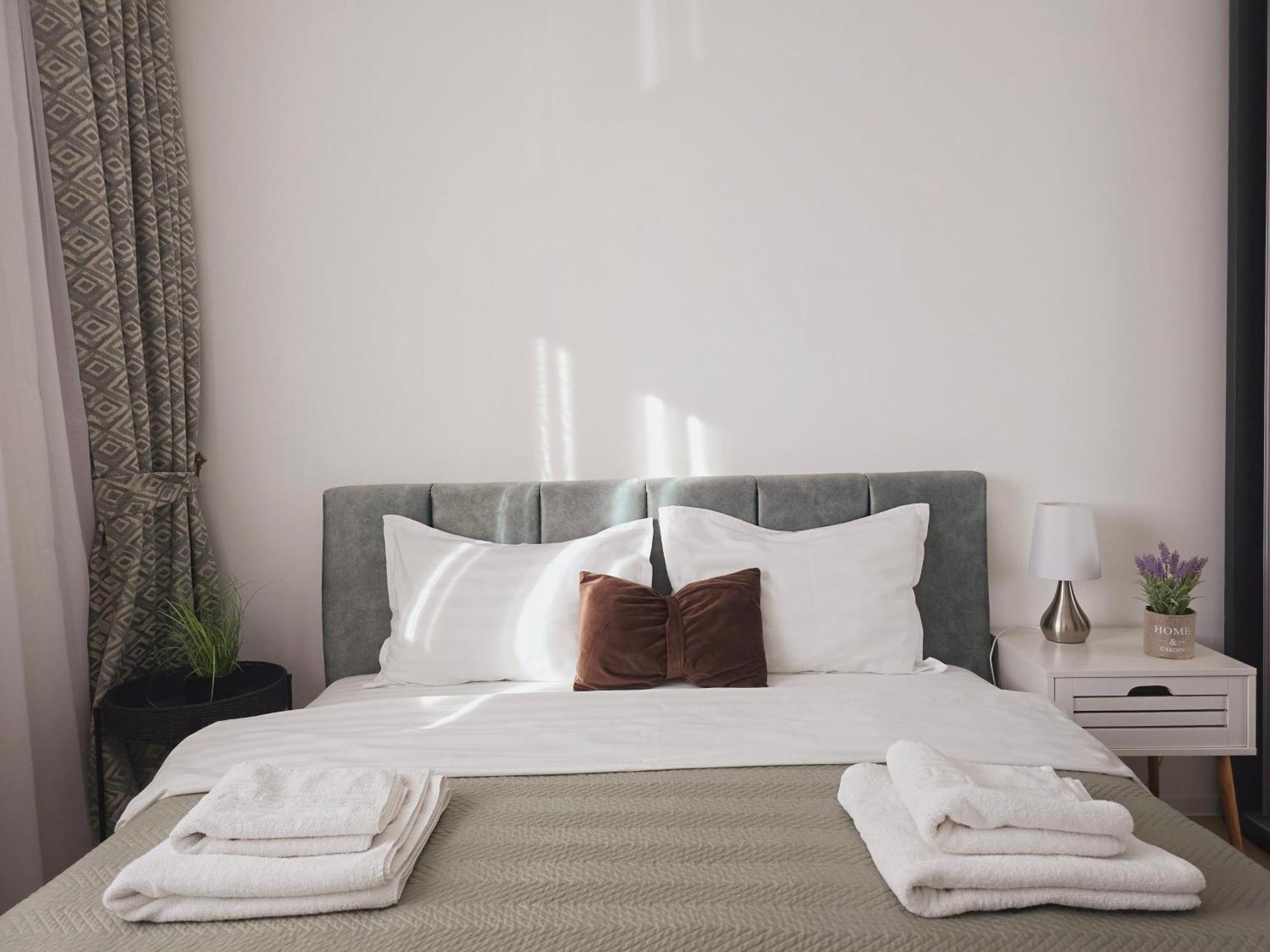 Skyblue Central Apartment - 2 Bedrooms & Free Parking Oradea Eksteriør billede