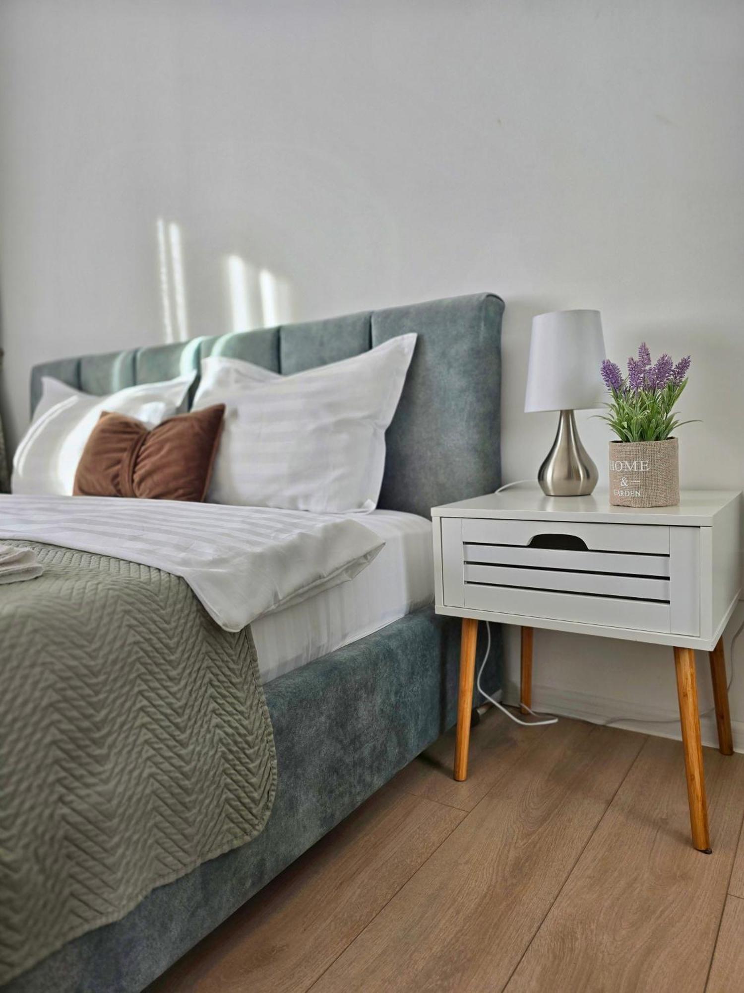 Skyblue Central Apartment - 2 Bedrooms & Free Parking Oradea Eksteriør billede