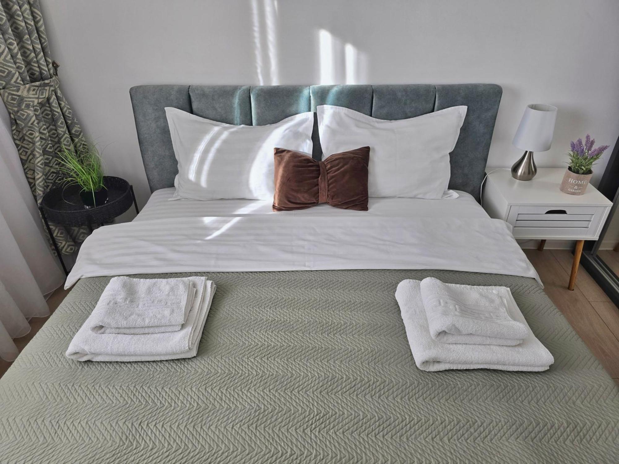 Skyblue Central Apartment - 2 Bedrooms & Free Parking Oradea Eksteriør billede